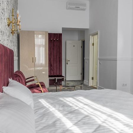 Hotel Vila Central Boutique Satu Mare Buitenkant foto