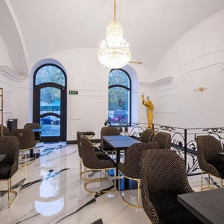 Hotel Vila Central Boutique Satu Mare Buitenkant foto