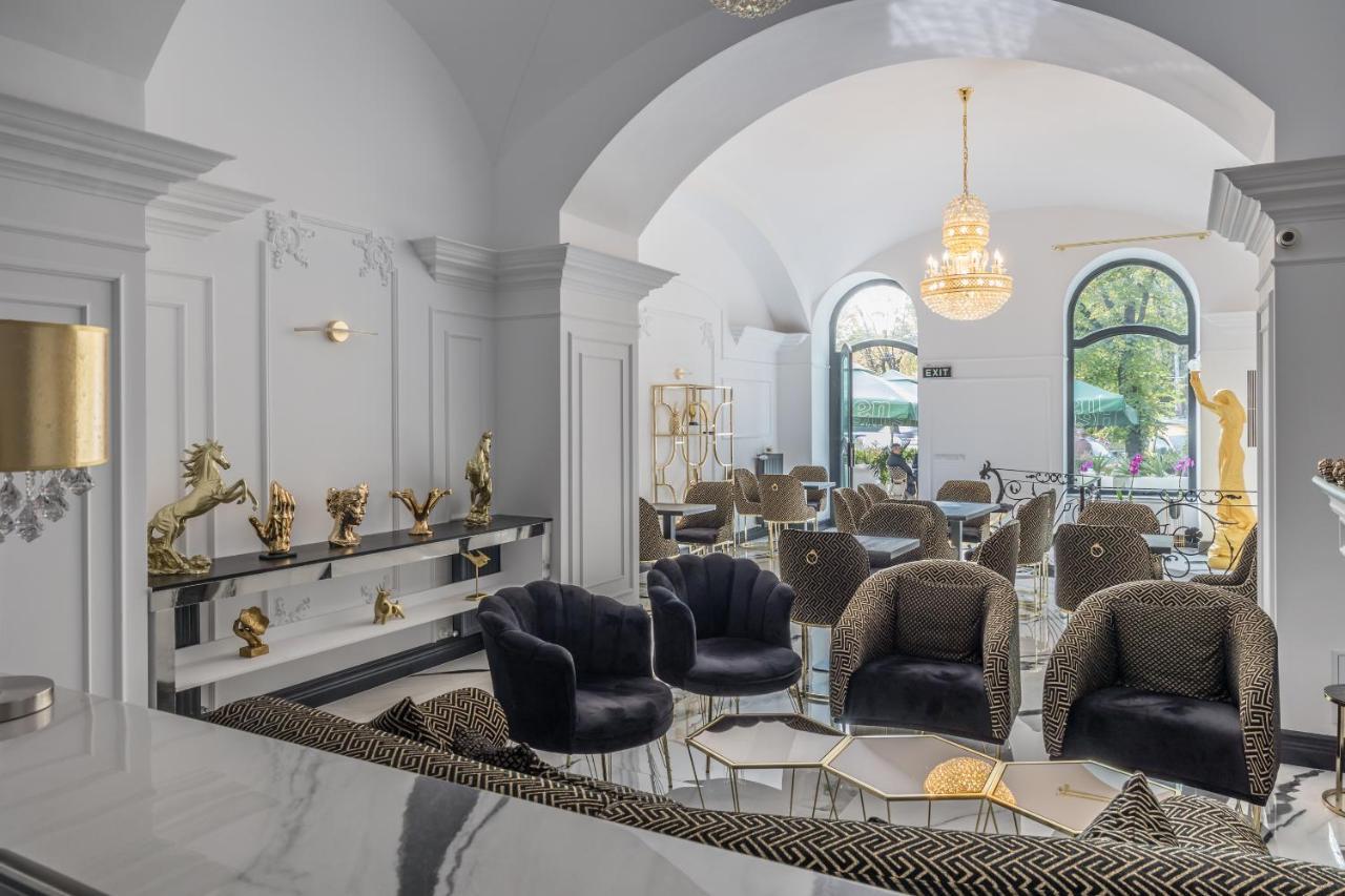Hotel Vila Central Boutique Satu Mare Buitenkant foto