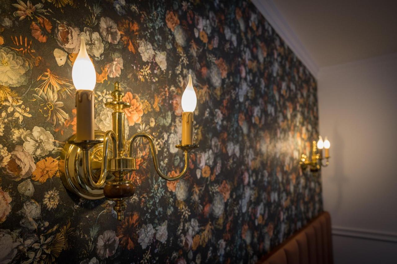 Hotel Vila Central Boutique Satu Mare Buitenkant foto