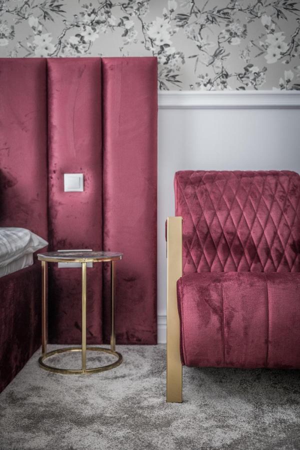 Hotel Vila Central Boutique Satu Mare Buitenkant foto