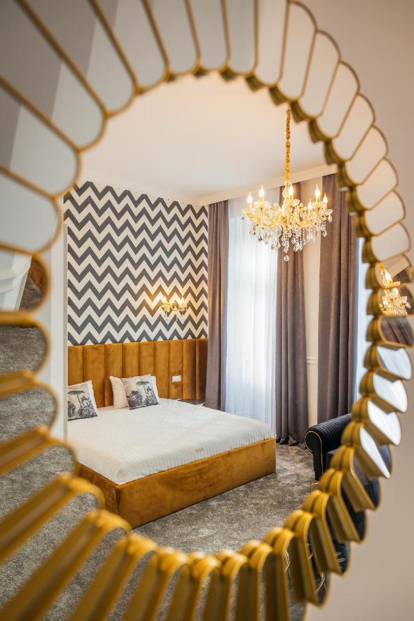 Hotel Vila Central Boutique Satu Mare Buitenkant foto