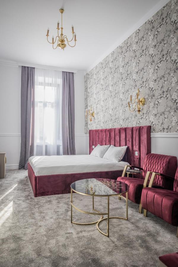 Hotel Vila Central Boutique Satu Mare Buitenkant foto