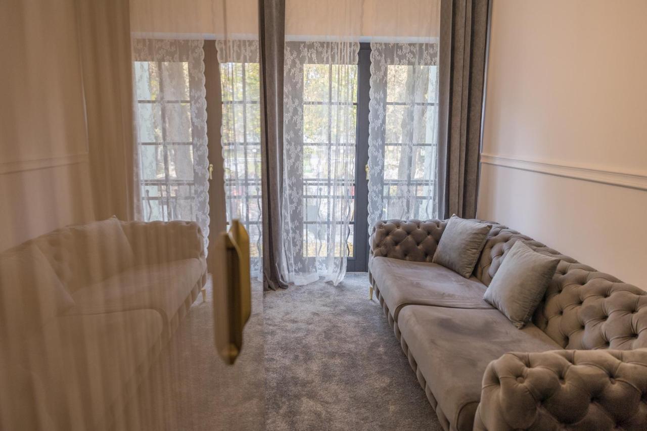 Hotel Vila Central Boutique Satu Mare Buitenkant foto