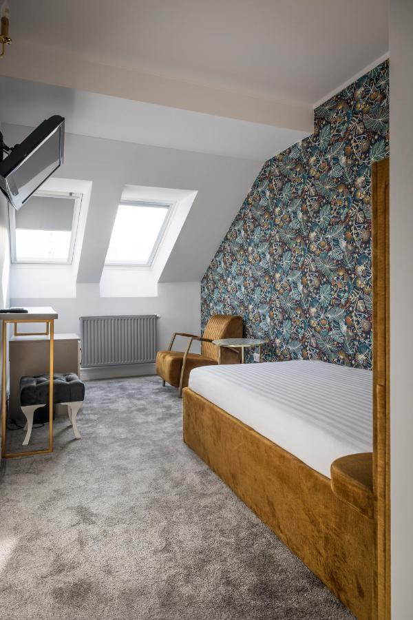 Hotel Vila Central Boutique Satu Mare Buitenkant foto