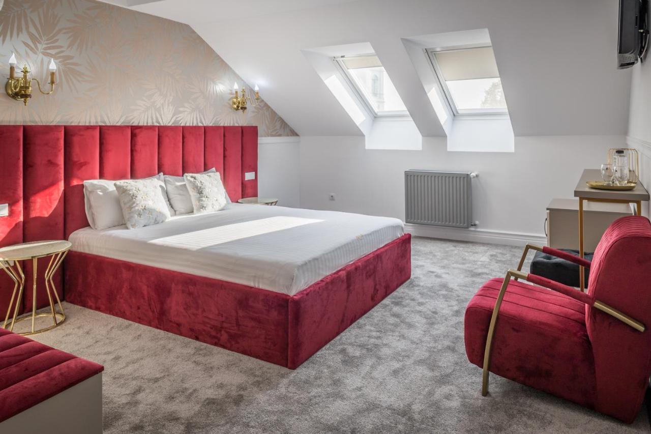 Hotel Vila Central Boutique Satu Mare Buitenkant foto