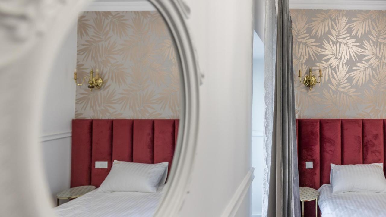Hotel Vila Central Boutique Satu Mare Buitenkant foto