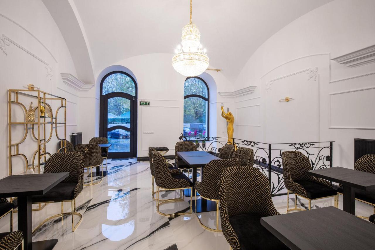 Hotel Vila Central Boutique Satu Mare Buitenkant foto