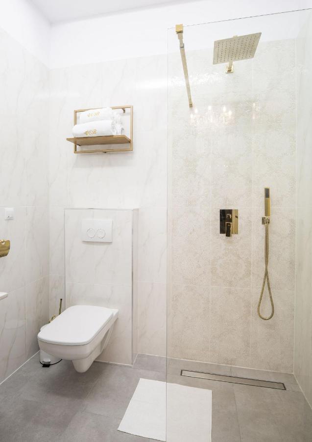Hotel Vila Central Boutique Satu Mare Buitenkant foto