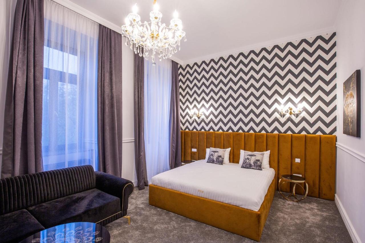 Hotel Vila Central Boutique Satu Mare Buitenkant foto